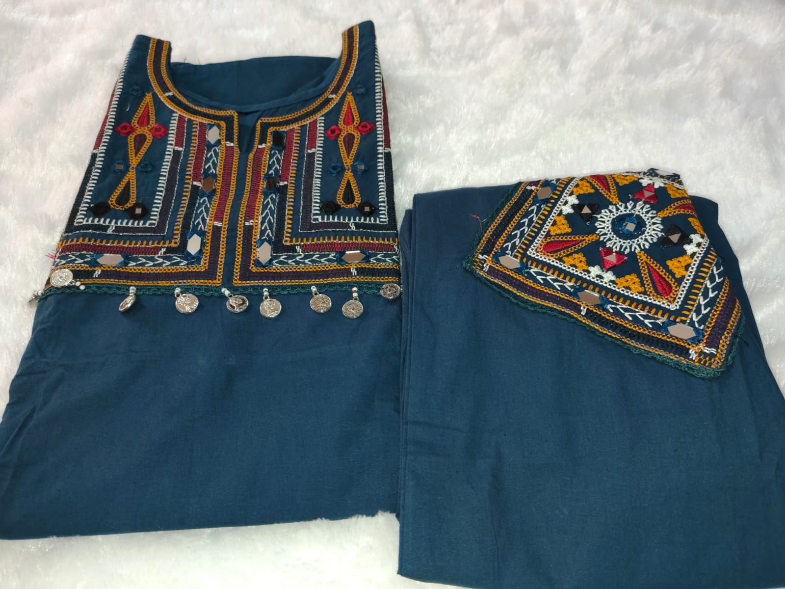 Dhabu cotton co-ord set,gamthi work & hangings